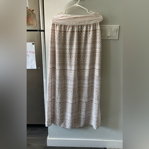 Women’s Clothing - Picture 2 of 6